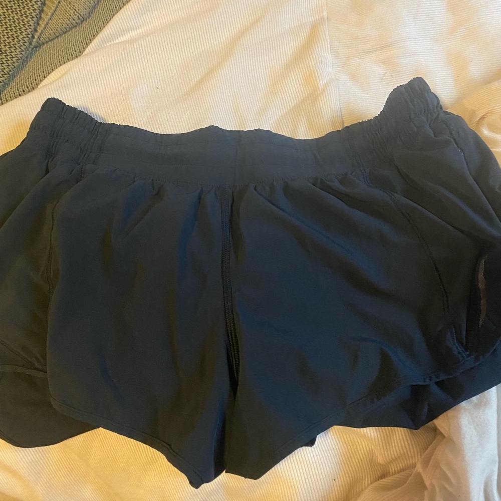 lululemon hotty hot 2.5 shorts